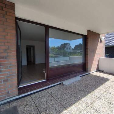 Balkon vorne - 6 Zimmer Doppelhaushälfte zum Kaufen in Hamburg-Rahlstedt