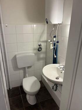 Gäste-WC - 4 Zimmer Etagenwohnung in Kiel