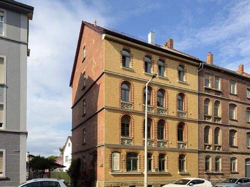 Ansicht mit Giebel - 3 Zimmer Etagenwohnung zur Miete in Gotha