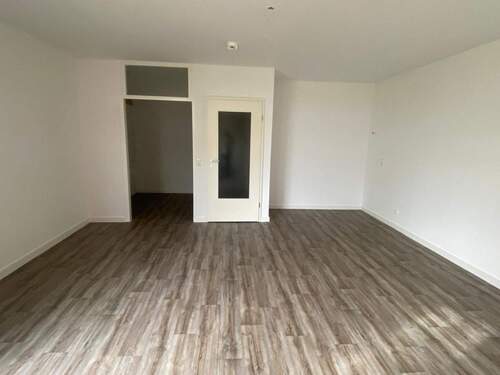 Wohnzimmer Blick zu Koch- und Schlafnische.jpeg - 