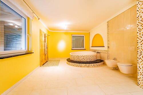 Wellnessbadezimmer mit ausreichend Platz - 