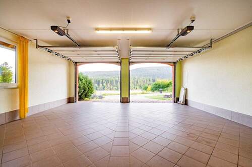 2 Garagenstellplätze mit elektrischem Garagentor - 