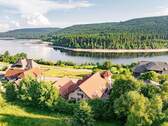 Direkter Blick über das Anwesen auf den See - 