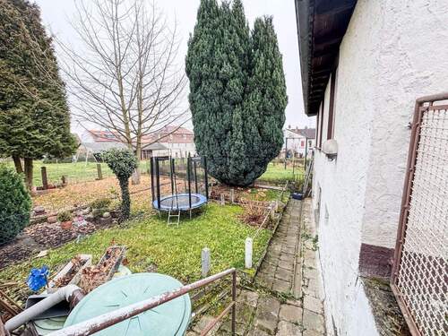 Garten - Lage Lage Lage kleiner Preis, großes Potential Doppelhaushälfte nahe des Ortskerns