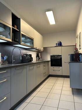 Küche rechte Seite - Etagenwohnung mit 106,00 m&sup2; in Arnsberg zur Miete