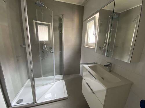 Badezimmer - Mehrfamilienhaus, Wohnhaus mit 200,00 m&sup2; in Forchheim zum Kaufen