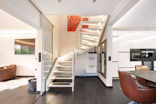 Treppe zum Obergeschoss - 4 Zimmer Doppelhaushälfte zum Kaufen in Rostock