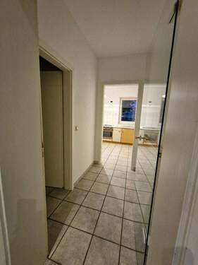 Flur zur Küche/Bad - 