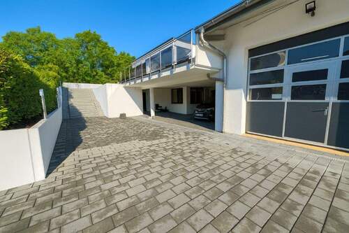 Einfahrt - 5 Zimmer Einfamilienhaus in Gomaringen
