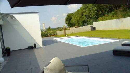 Garten mit beheiztem Pool - 