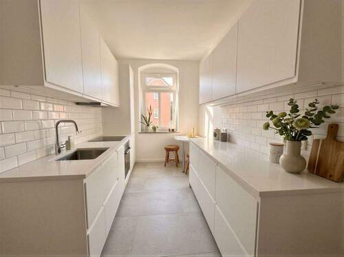 Küche _visualisiert mit KI - Etagenwohnung mit 104,80 m&sup2; in Dresden zum Kaufen