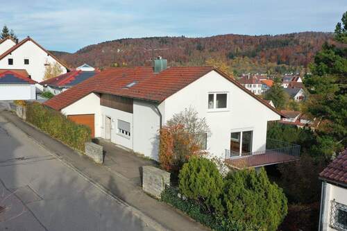 Strassenansicht - ETW mit Gartenanteil in bester Lage: