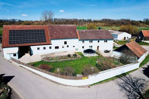 dji_fly_20260406_134018_41_1775480202274_photo.jpe - Mehrfamilienhaus, Wohnhaus zum Kaufen in Leutershausen