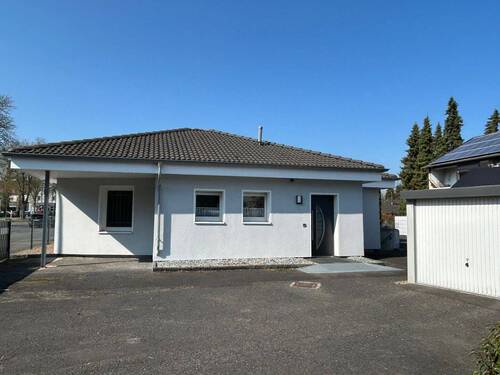 Objektansicht - **Freistehender Bungalow mit Garage in Werl**