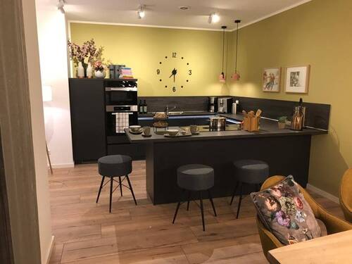 Moderne offene und großzügige Küche - 