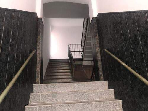 Treppenhaus - 1 Zimmer Etagenwohnung zur Miete in Halle (Saale)