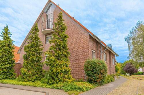 Vorderhaus - 2 Zimmer Mehrfamilienhaus, Wohnhaus zum Kaufen in Cottbus