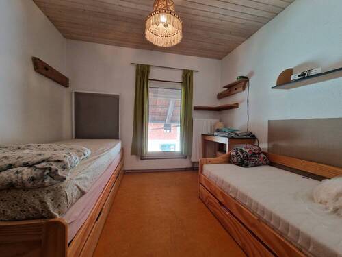 1. OG Schlafzimmer (5) - 
