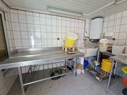 Vollgefliester Raum - 