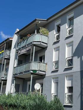 Teilansicht Haus - 2 Zimmer Etagenwohnung zum Kaufen in Höhr-Grenzhausen