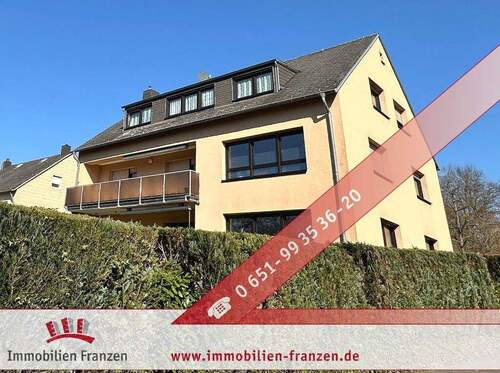 Balkonseite - Trier-Ehrang: Modernisierte 4-Zimmer-Wohnung (102 m²) mit Tageslichtbad, 3-fach-Verglasung, Außendämmung & Stellplatz