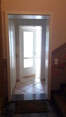 Offene Tür zur Wohnung - 