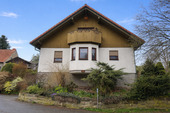 Hausansicht - Ihr neues Zuhause im Grünen - Leben, wo andere Urlaub machen
