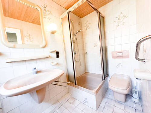 Badezimmer 1. OG - 