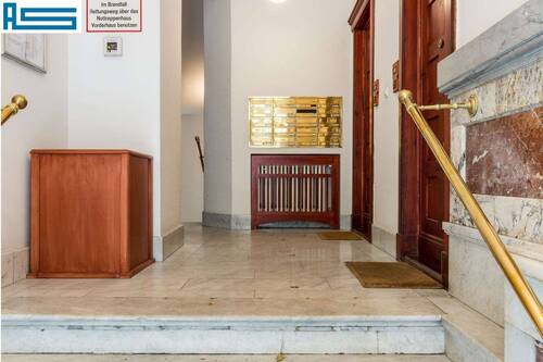 Hauseingang - Etagenwohnung mit 138,60 m² in Berlin zum Kaufen