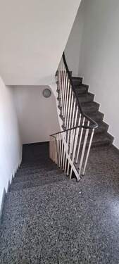 Treppenhaus Bild 1.jpg - 9 Zimmer Mehrfamilienhaus, Wohnhaus in Viersen