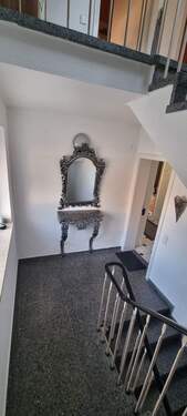 Treppenhaus Bild 2.jpg - Mehrfamilienhaus, Wohnhaus mit 214,00 m&sup2; in Viersen zum Kaufen