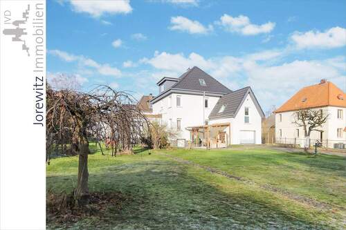 001 - Gartenansicht - Bi-Hillegossen: Großzügiges Ein- bis Zweifamilienhaus mit schönem Gartengrundstück