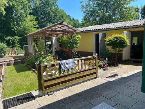 Garten und Nebengebäude - 