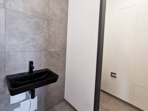 Moderne Sanitärbereich - Büro mit 286,40 m&sup2; in München zur Miete