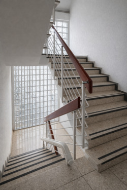 Treppenhaus - Mehrfamilienhaus, Wohnhaus zum Kaufen in Kassel