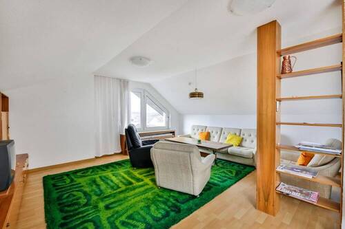 Wohnbereich - Dachgeschoss-Wohnung in ruhiger Lage