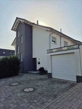 Aussenansicht - Luxuriöse DHH, die keine Wünsche offen lässt!