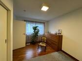 Hauptschlafzimmer mit begehbarem Kleiderschrank - 
