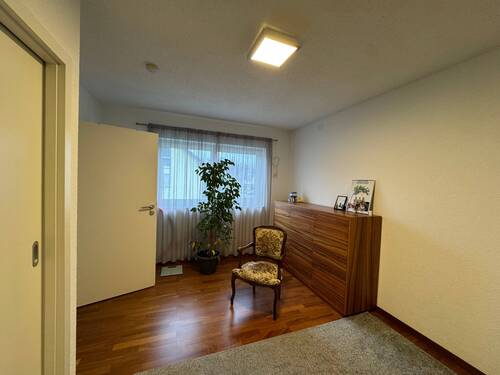 Hauptschlafzimmer mit begehbarem Kleiderschrank - 