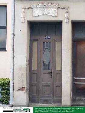 Haustüre - 2 Zimmer Mehrfamilienhaus, Wohnhaus zum Kaufen in Oelsnitz