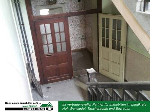 Treppenhaus - Mehrfamilienhaus, Wohnhaus mit 410,00 m&sup2; in Oelsnitz zum Kaufen