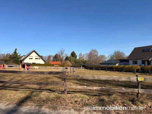 Grundstück - Baugrundstück auf dem Land - ruhig und grün -