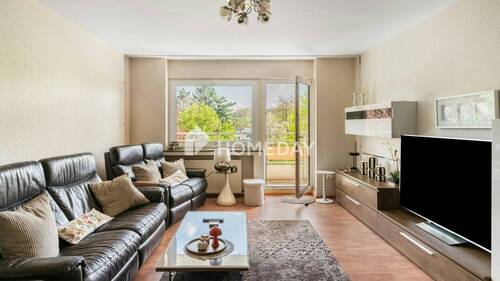Wohnzimmer 1 - Großzügige 4-Zimmer-Wohnung mit Loggia und Stellplatz