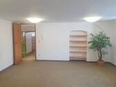 auch hier mit intgerierten Regalen - 