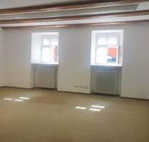 Ab sofort! 2 Einheiten in chicem Gebäude am Marktplatz mit historischem Ambiente und 2 Parkplätzen! - Burglengenfeld