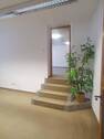 ... und Treppe zum weiteren Zimmer - 