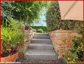 Treppe zur Rasenfläche - 