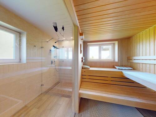 Sauna mit Ruhebereich im Erdgeschoss - 