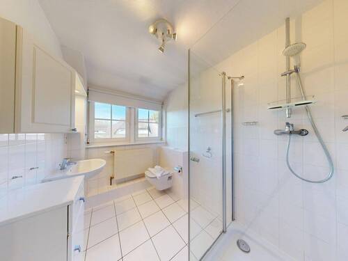 Tageslicht-Duschbad im Dachgeschoss - Wohnung 3 - 