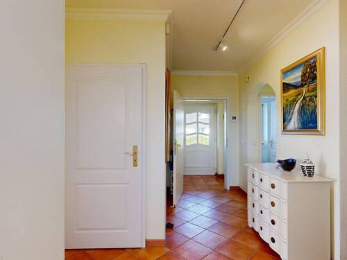 Flurbereich im Erdgeschoss - Wohnung 1 - 9 Zimmer Mehrfamilienhaus, Wohnhaus in Born a. Darß